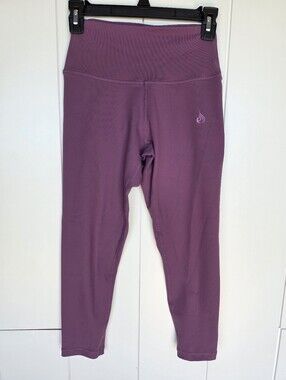 RYDERWEAR (S) Motion High-Waisted Capri leggings plum color